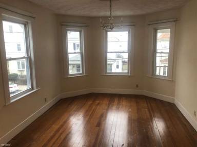 Main picture of 18 Brackett St