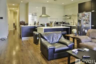 Main picture of 2127 W Division St