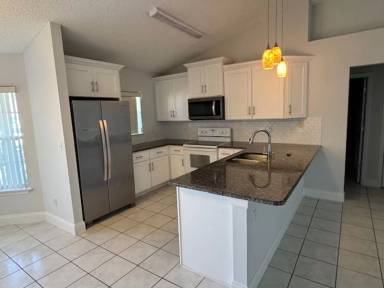 Main picture of 30 Freeland Ln