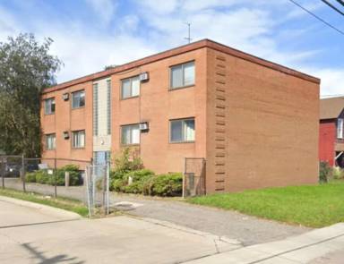 Main picture of 3250 E 49th St