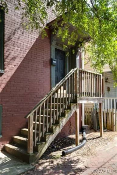 Main picture of 706 W Clay St