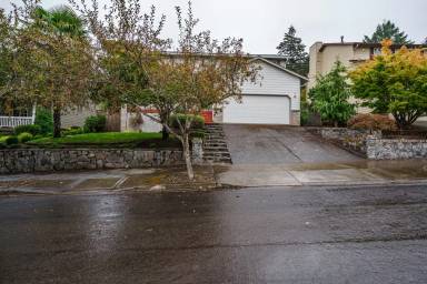 Main picture of 3803 SE Sunrise Dr