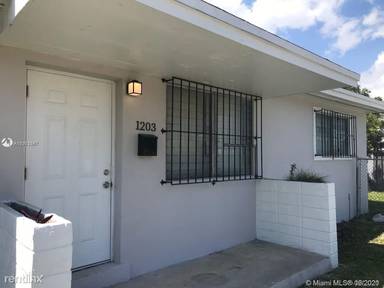 Main picture of 1203 NW 44th St