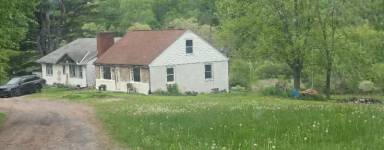 Main picture of 240 Jerry Ln