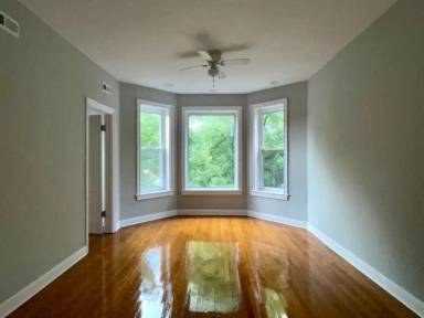 Main picture of 1119 W Garfield Blvd