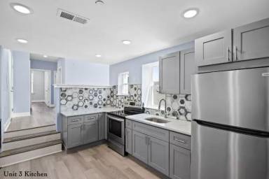 Main picture of 1716 W Oxford St