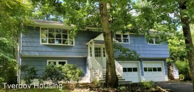 Main picture of 1016 Walcutt Dr