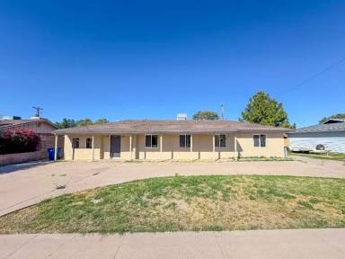 Main picture of 1530 W 4th Pl