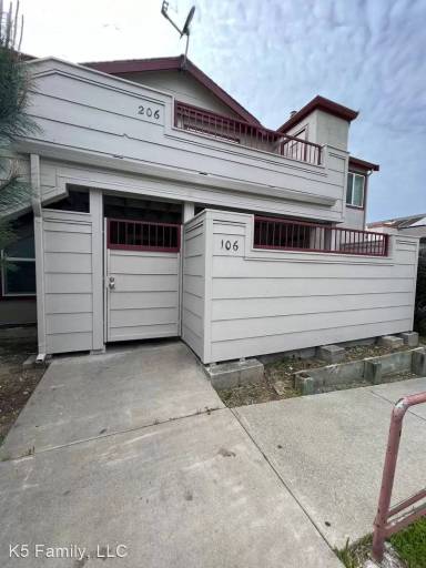Main picture of 4 Lancaster Cir