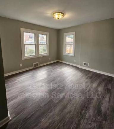 Main picture of 917 W 144th St