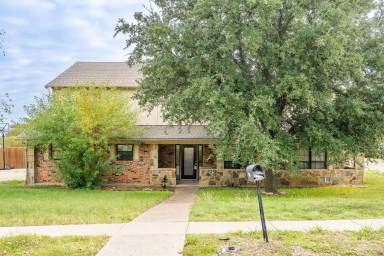 Main picture of 4212 Village Green Dr