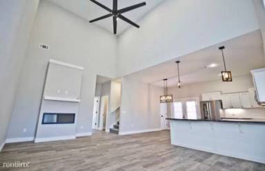 Main picture of 2707 SW Livingston Sq