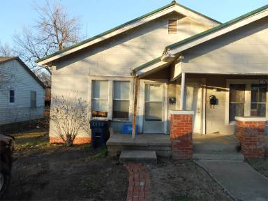 Main picture of 404 1/2 E 8th St