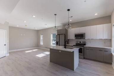 Main picture of 2848 W Diamond St