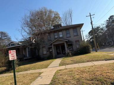 Main picture of 557 1/2 Merrick St