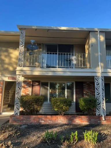 Main picture of 300 Stony Point Rd