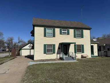 Main picture of 2220 W Broadway Ave