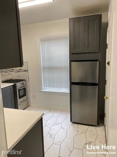Main picture of 852 W Diversey Pkwy