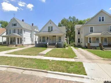 Main picture of 1042 N 1st St