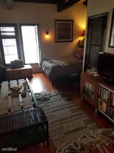 Main picture of 1847 S Rimpau Blvd