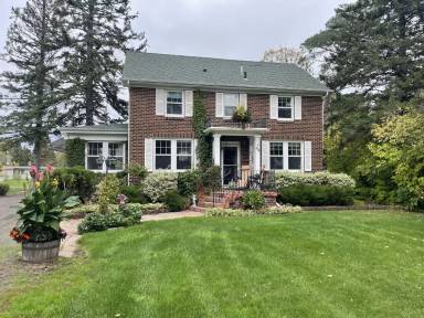 Main picture of 44 Billings Dr