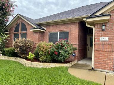 Main picture of 1911 Stonehenge Dr