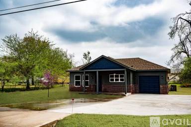 Main picture of 600 N Christine Dr