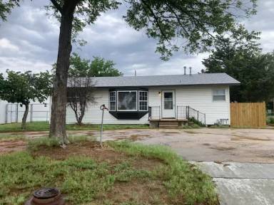 Main picture of 912 W Summey St