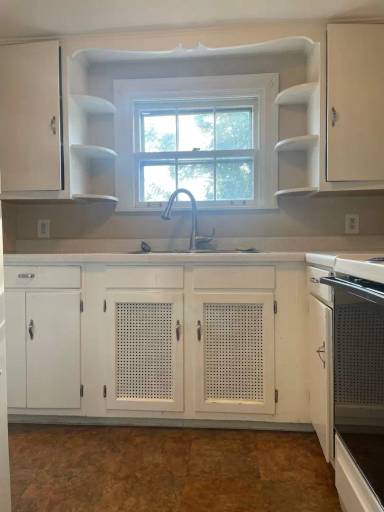 Main picture of 17 E Court Blvd