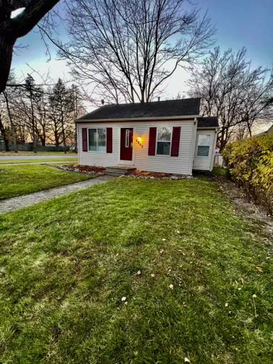 Main picture of 5805 N Walton St