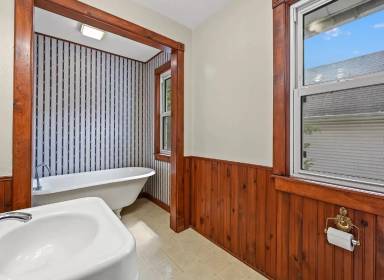 Main picture of 2508 Windsor Ave