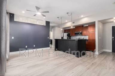 Main picture of 925 Garrett St SE