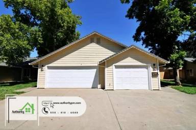 Main picture of 3747 Main St