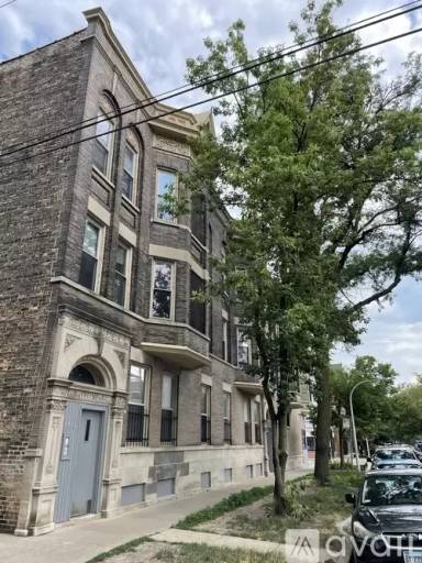 Main picture of 1609 N Leavitt St & 2158 W North Ave Apartments