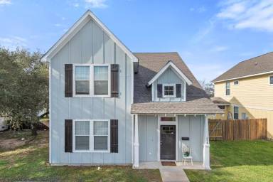 Main picture of 112 Fairway Dr