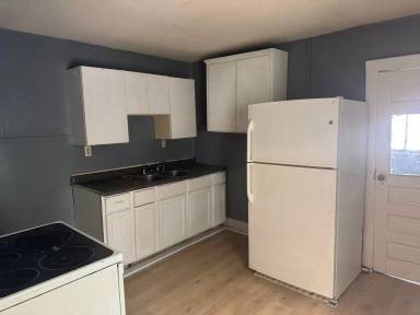 Main picture of 1717 Center St