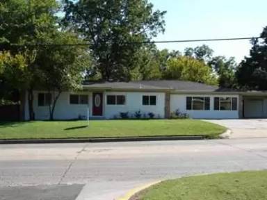 Main picture of 223 E Independence St