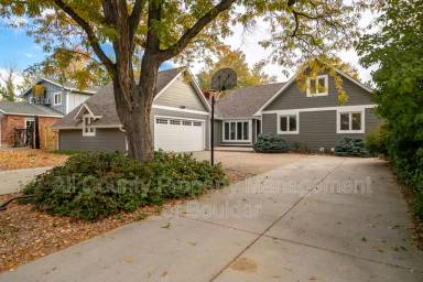 Main picture of 470 W Sutton Cir