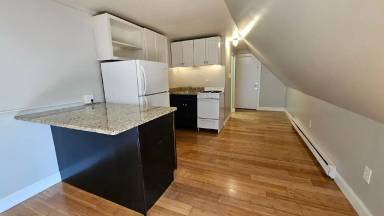 Main picture of 89C S State St