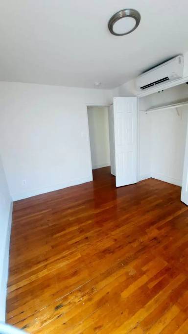 Main picture of 1814 Irving St NE