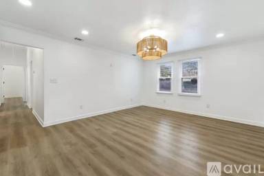 Main picture of 711 W 44th St