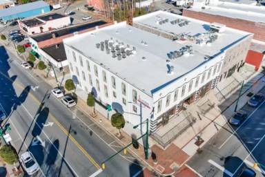 Main picture of 103 N 1st St