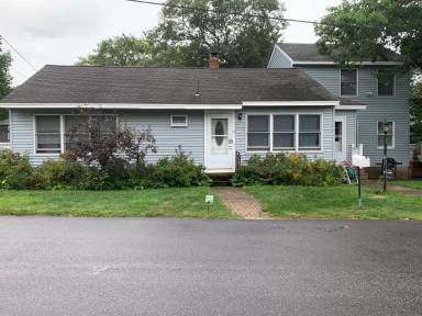 Main picture of 5 Beacon Ave
