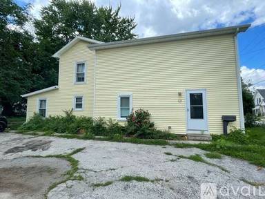 Main picture of 121 W Evers Ave