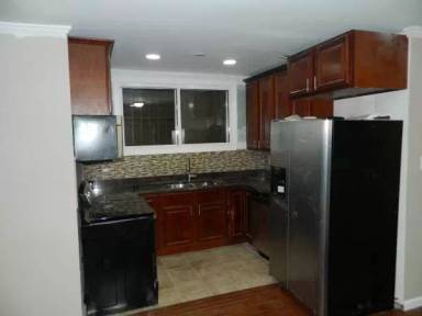 Main picture of 1135 E 84th St