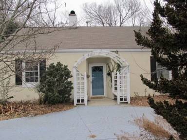 Main picture of 102 Jones St