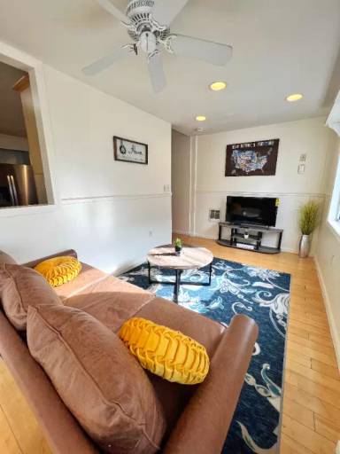 Main picture of 326 Washington St