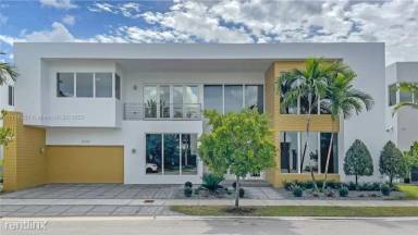 Main picture of 10220 NW 74th Ter