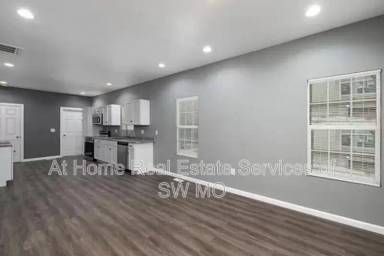 Main picture of 2437 N Lyon Ave