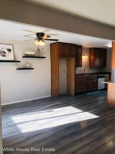 Main picture of 2429 S Whitney Blvd